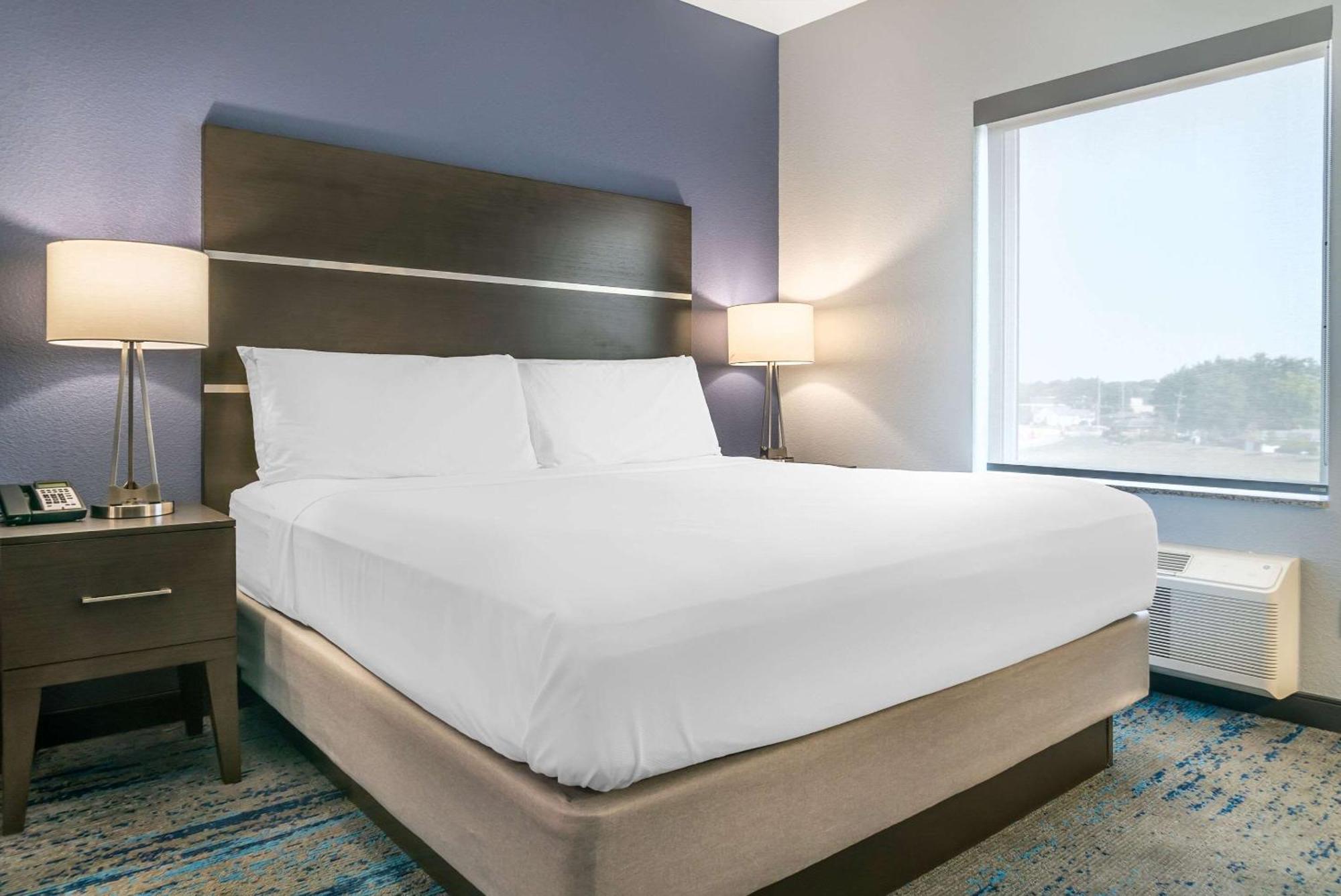 Comfort Inn & Suites Adrian Buitenkant foto