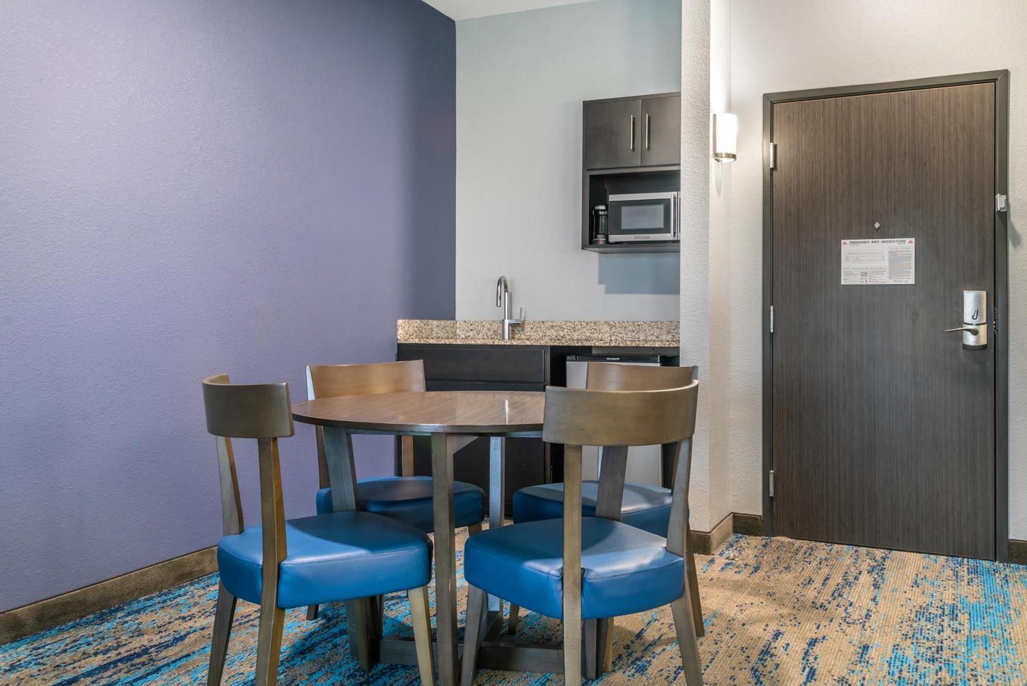 Comfort Inn & Suites Adrian Buitenkant foto