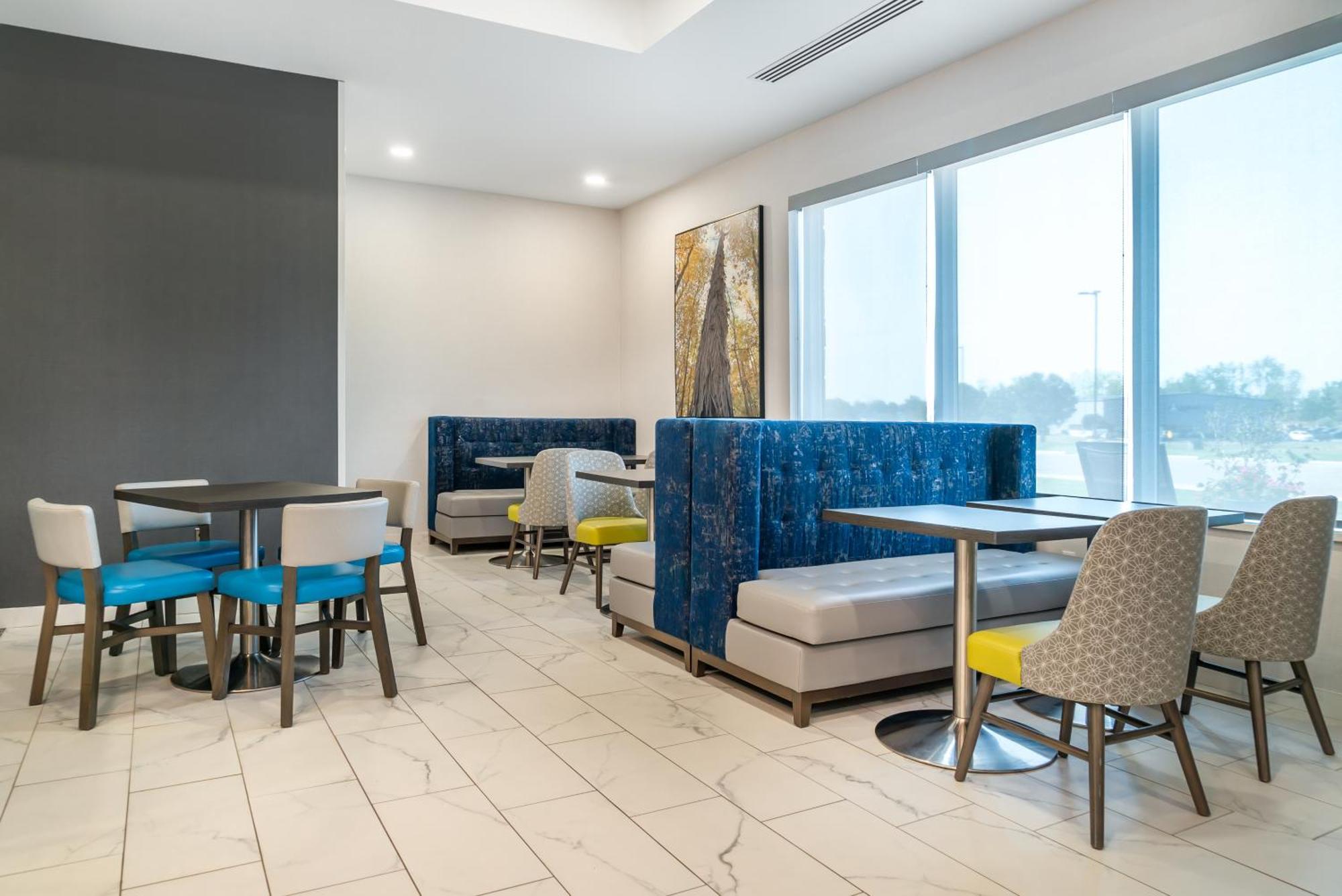Comfort Inn & Suites Adrian Buitenkant foto