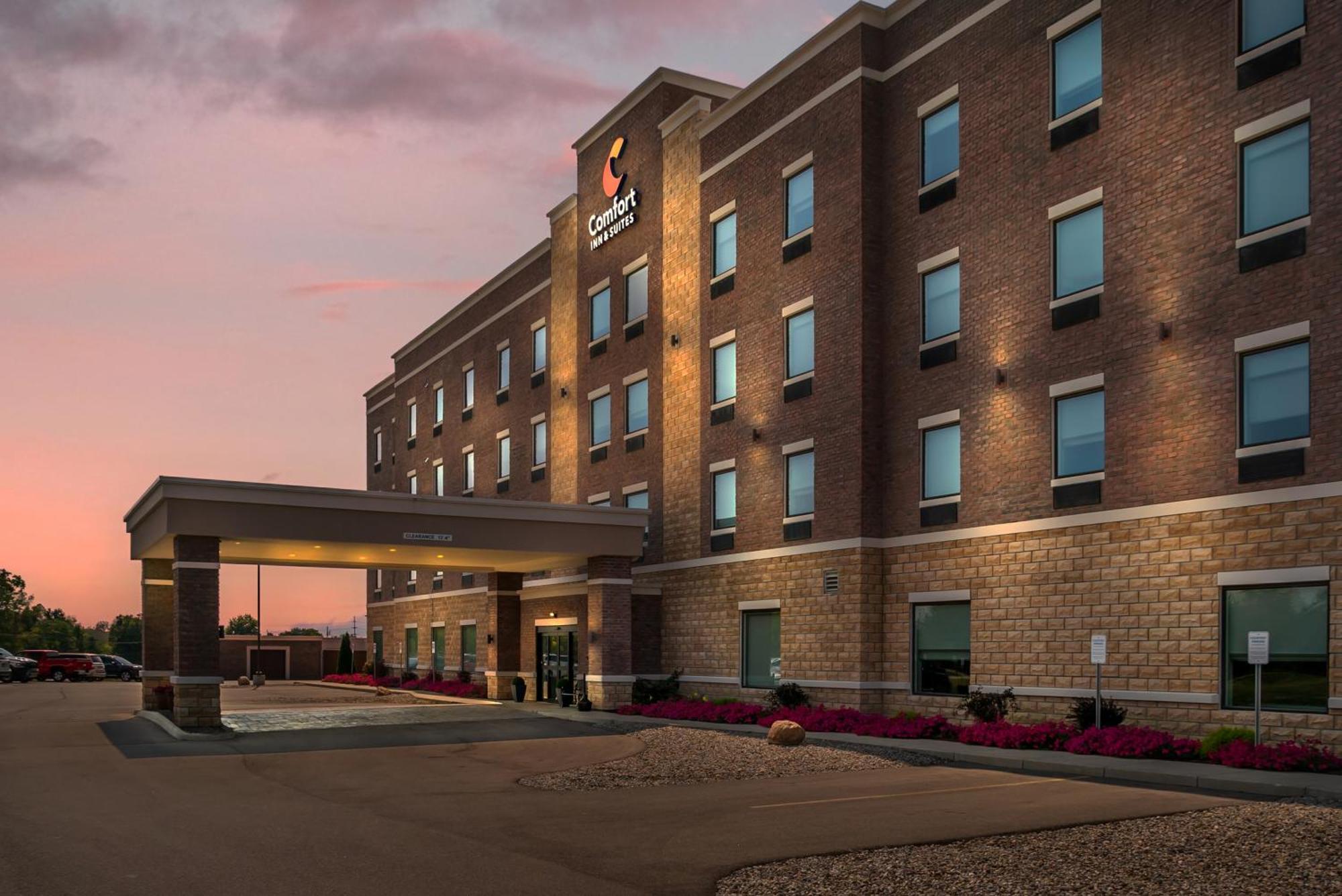 Comfort Inn & Suites Adrian Buitenkant foto