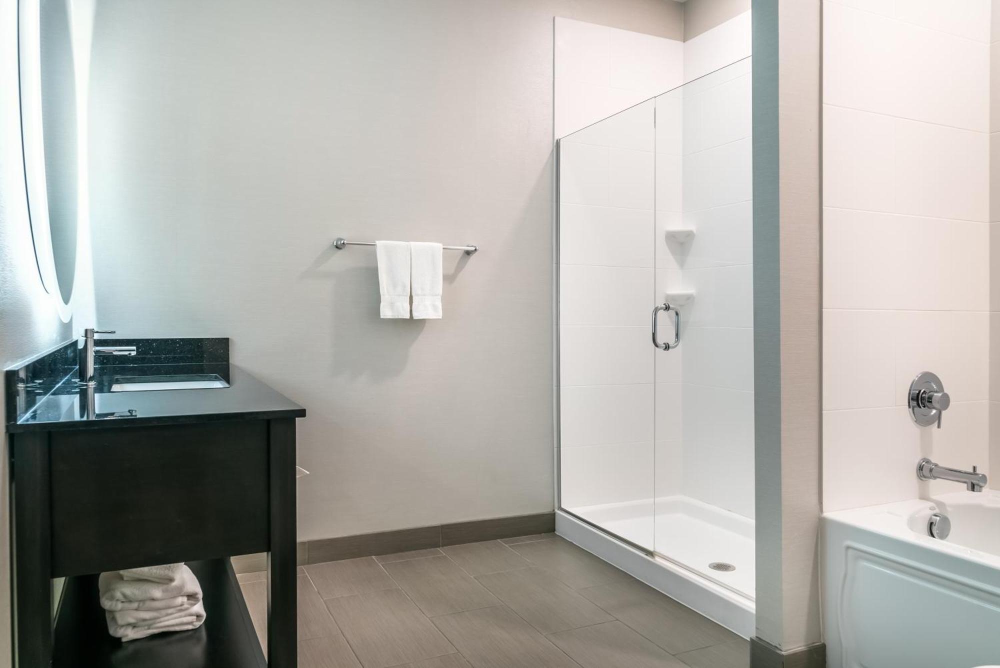 Comfort Inn & Suites Adrian Buitenkant foto